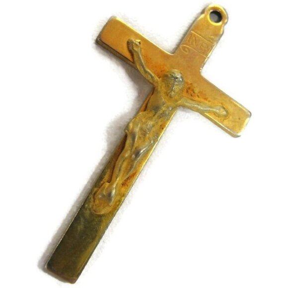Gold Tone Cross Crucifix Charm Pendant Patina Vintage - Picture 1 of 12